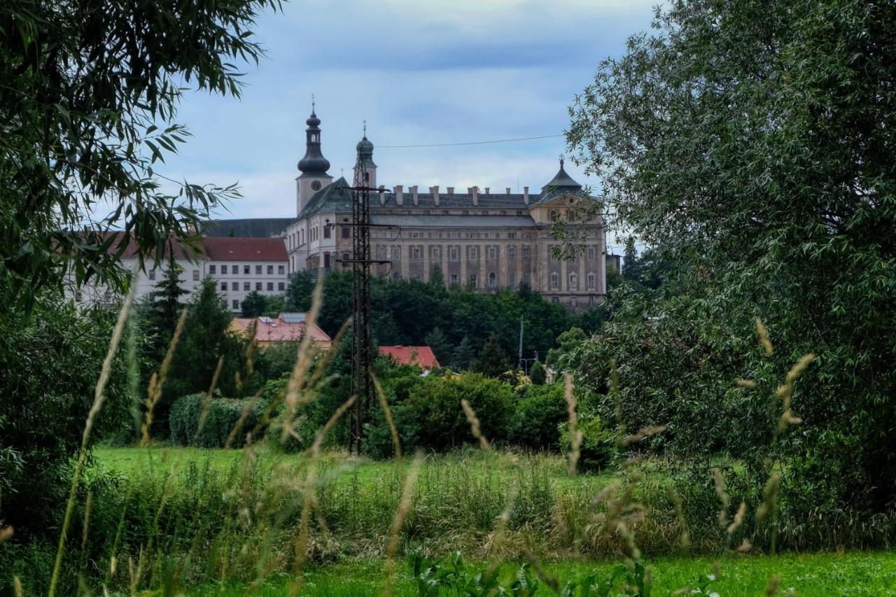 Apartmany V Broumovskem Statku Zewnętrze zdjęcie